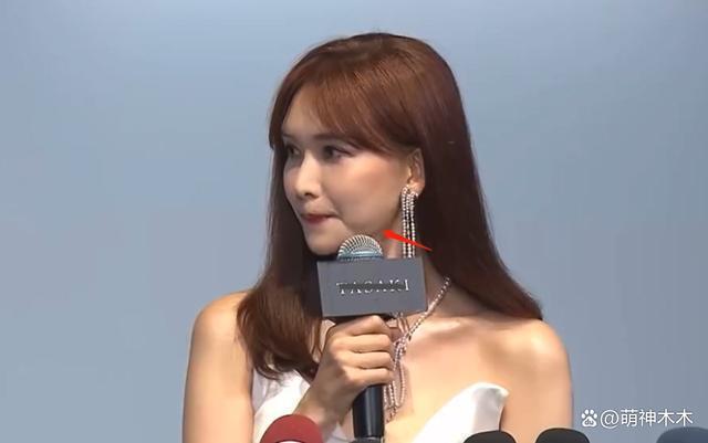 48岁林志玲最新状态曝光，脸僵苹果肌凸起，被嘲“蔡明化”