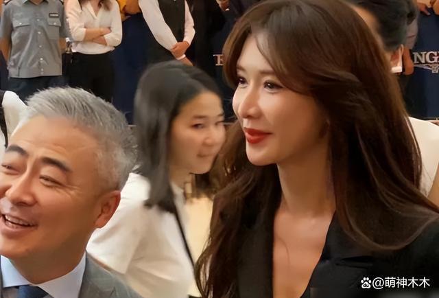 48岁林志玲最新状态曝光，脸僵苹果肌凸起，被嘲“蔡明化”