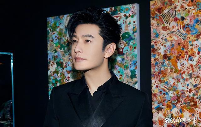 杨颖送娃上学行头遭扒，背5万的包穿1万的鞋，堪比一学期费用