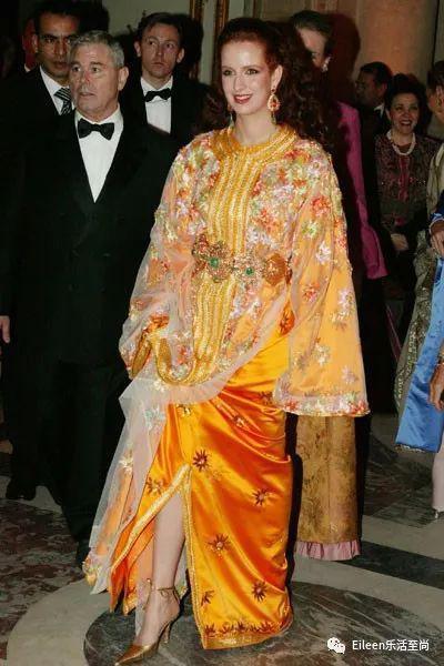 失踪4年突现身？530亿富养千金和超帅兄长到底都怎么样了？