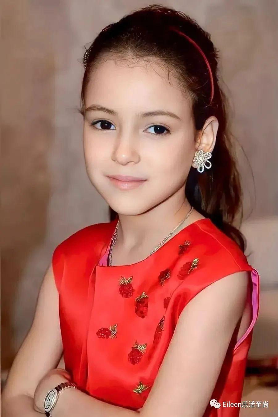 失踪4年突现身？530亿富养千金和超帅兄长到底都怎么样了？