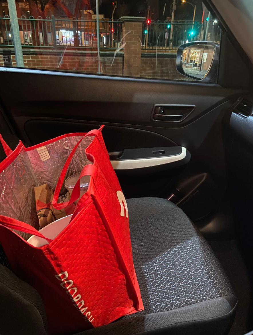 我,211硕士,在澳洲送外卖:一单能赚约30元,不会因超时和差评被罚款