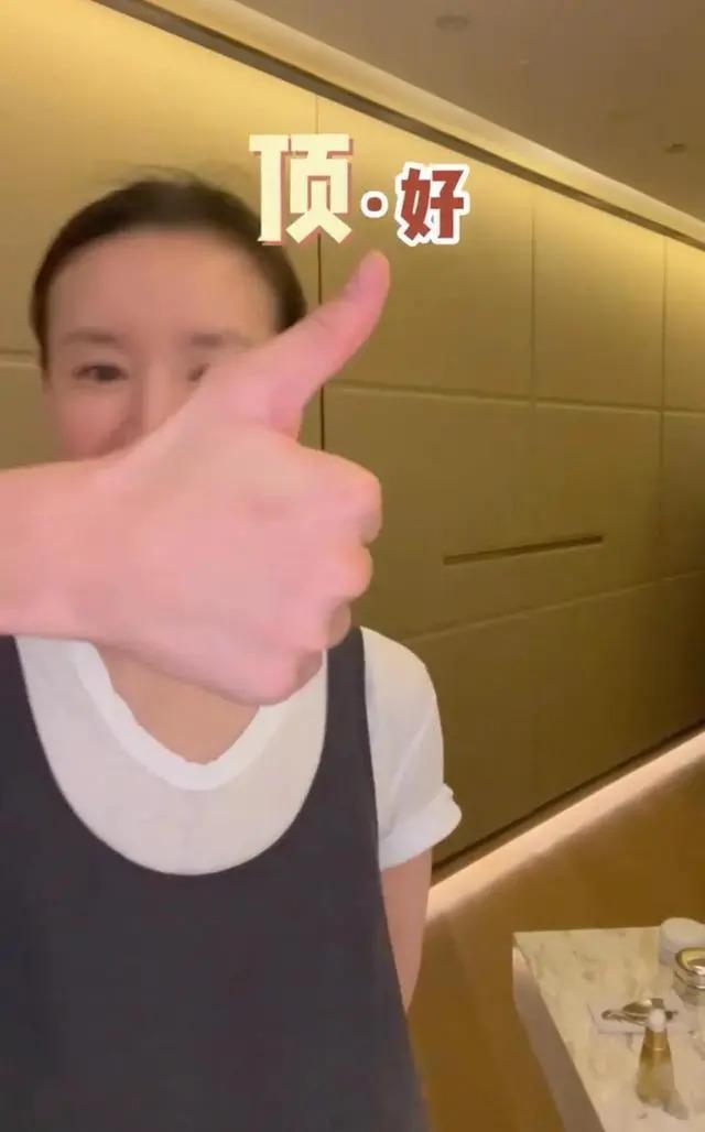 董洁分享母子有趣日常，14岁顶顶高出妈妈半个头