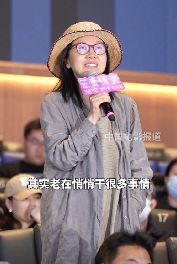 52岁闫妮素颜不敢认！皮肤蜡黄眼皮肿胀皱纹深