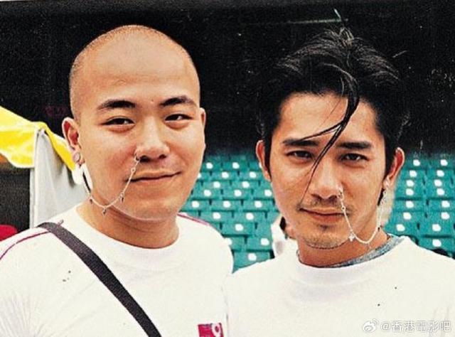 黄伟文晒与梁朝伟伦敦相聚照 两人30年后再聚引回忆杀