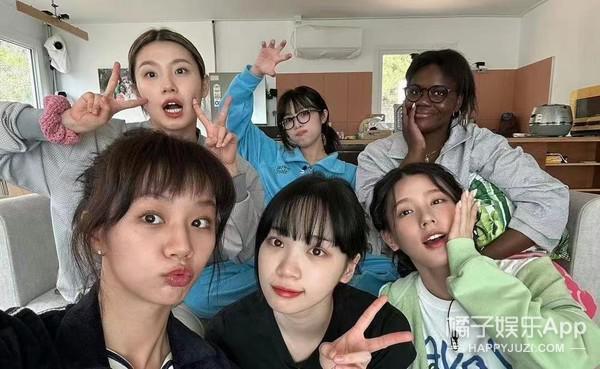 还记得当上空姐的“德善”吗？航空公司向她道歉了？