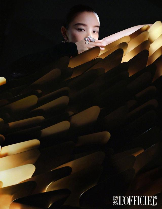 倪妮梦神降临大片释出 AI场景中展现时尚魅力