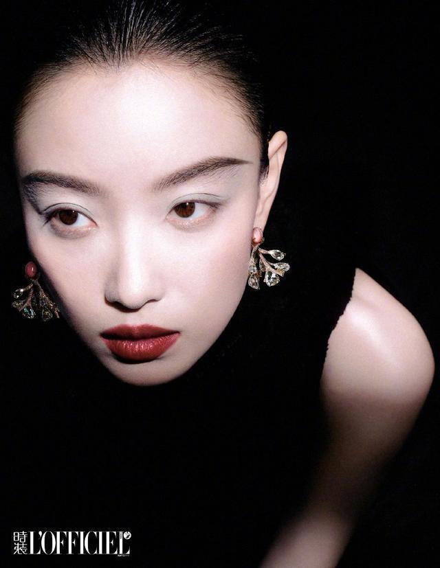 倪妮梦神降临大片释出 AI场景中展现时尚魅力
