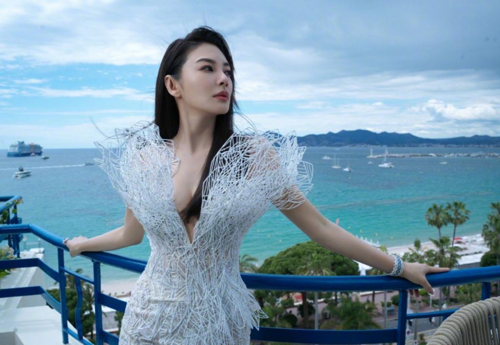 她也算85花TOP啦？