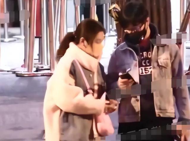 Selina生了！小腰果乖巧躺妈怀里，刚开始肺积水挺过难关