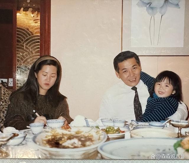 35岁港星飞日本寻父亲，曾因家暴仇日，时隔20年已释怀