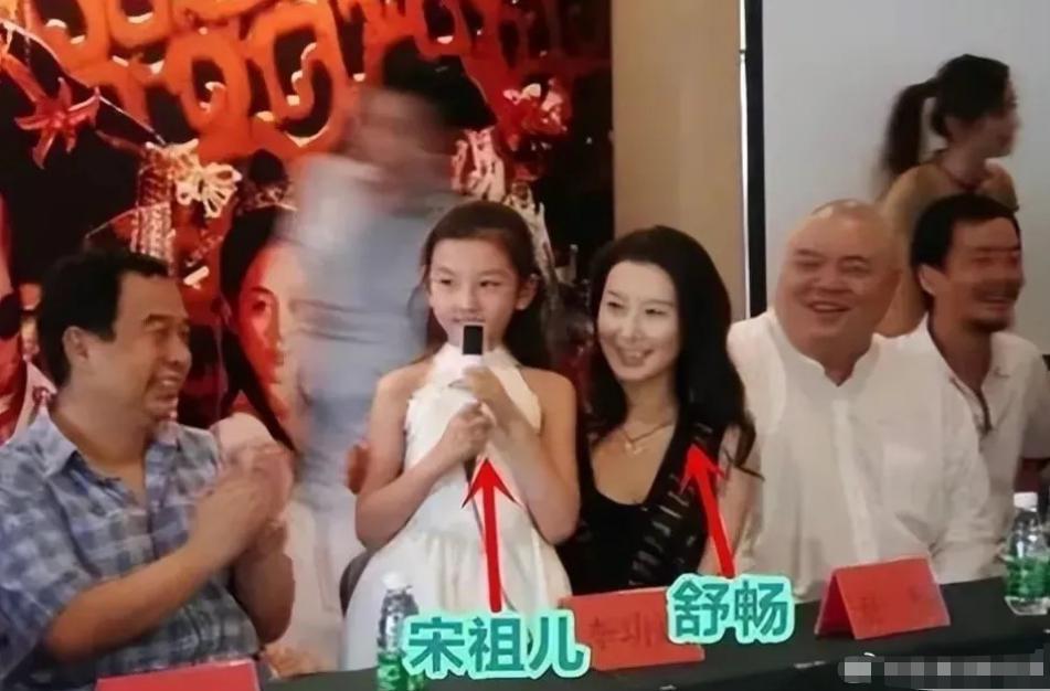 童年女神嫁富豪，脸肿成发面馒头