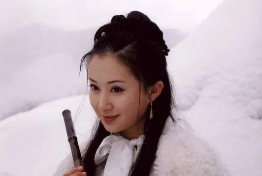 童年女神嫁富豪，脸肿成发面馒头