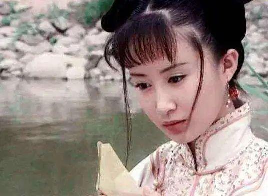 童年女神嫁富豪，脸肿成发面馒头