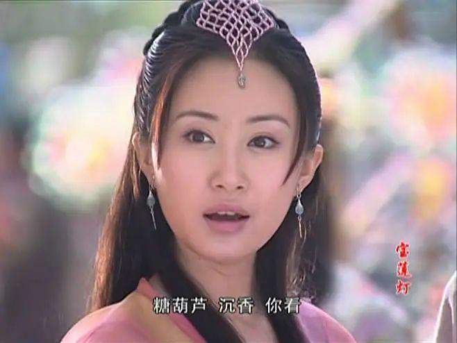 童年女神嫁富豪，脸肿成发面馒头