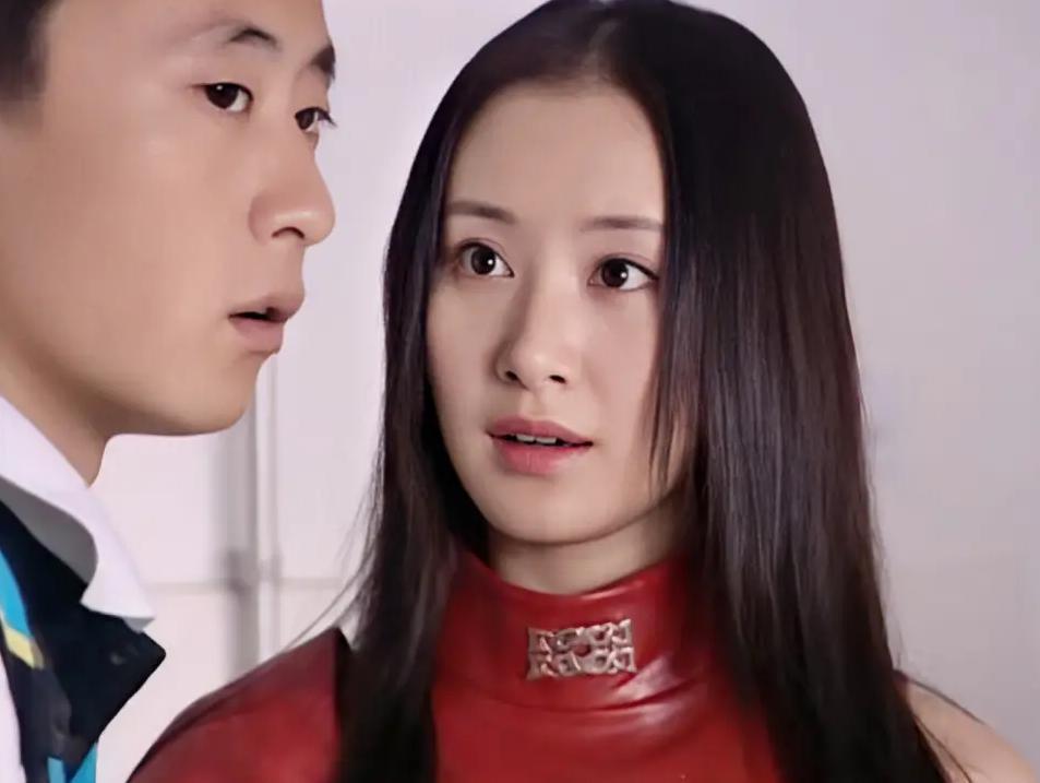 童年女神嫁富豪，脸肿成发面馒头