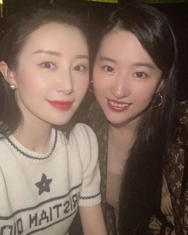 童年女神嫁富豪，脸肿成发面馒头