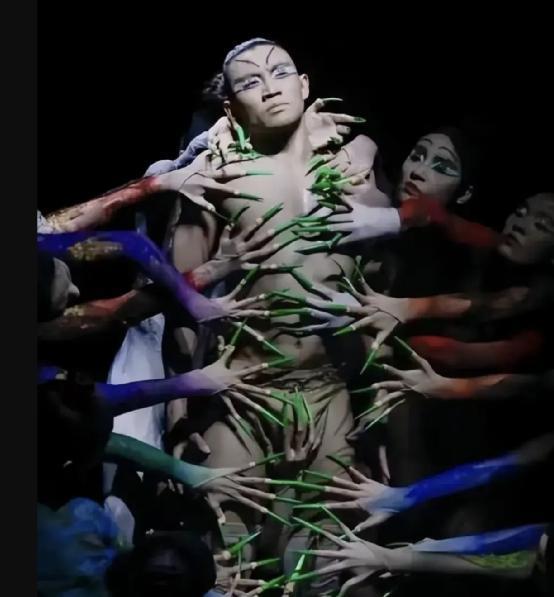 男舞者近乎“全裸”？对不起杨丽萍，这样的“艺术”真的欣赏不来