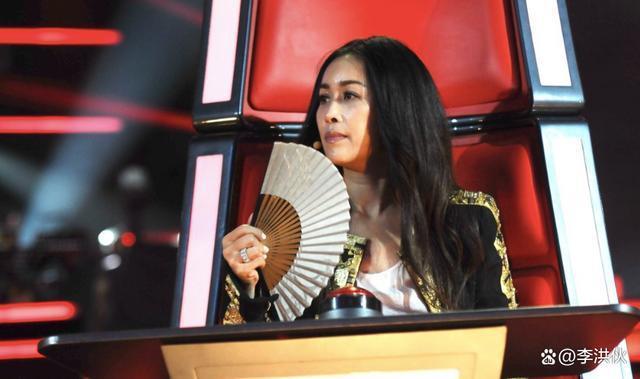 连续风波后，那英上综艺全程自嗨，再大风浪也挡不住姐挣钱