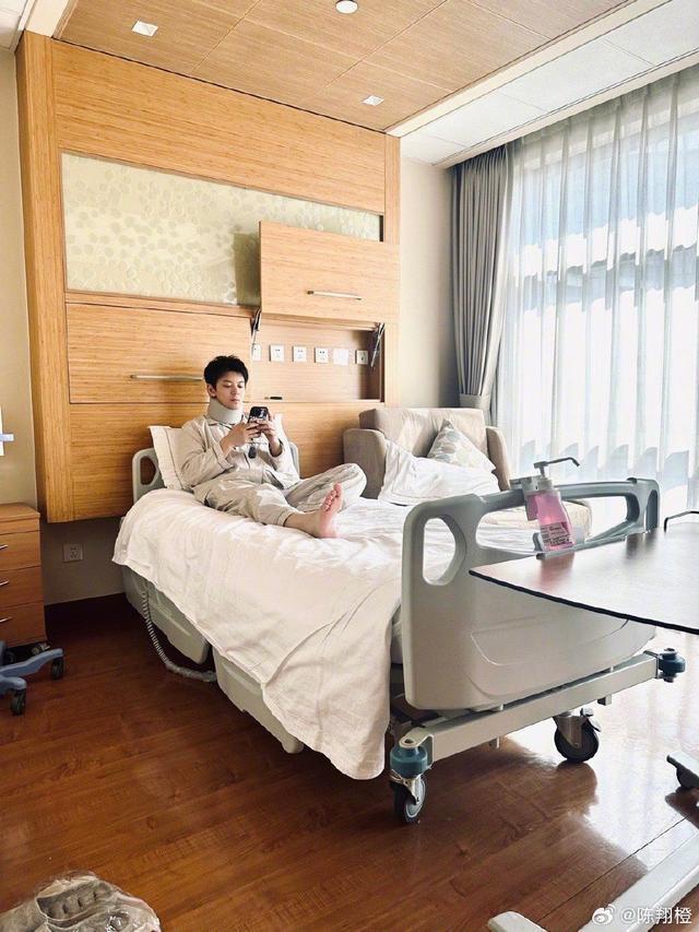 陈翔自曝声带息肉需做手术 新歌已写好等待嗓子恢复