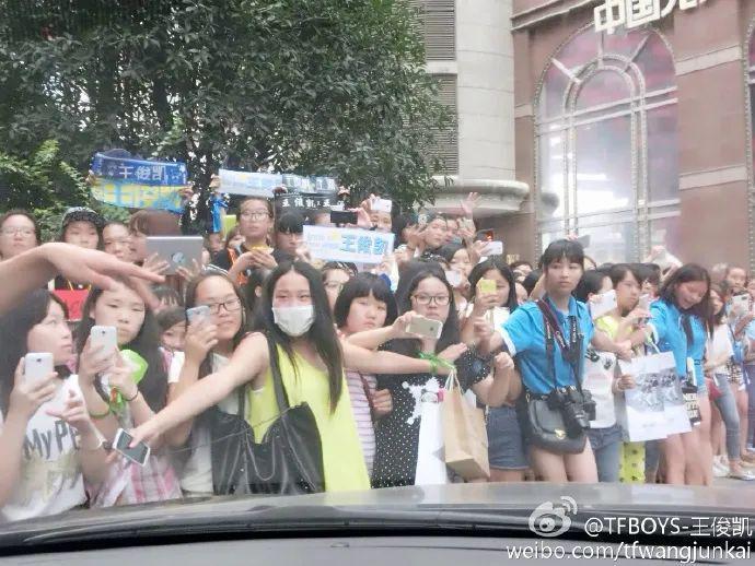 十岁男孩走上命运角斗场：揭秘TFBOYS成名前的那几年