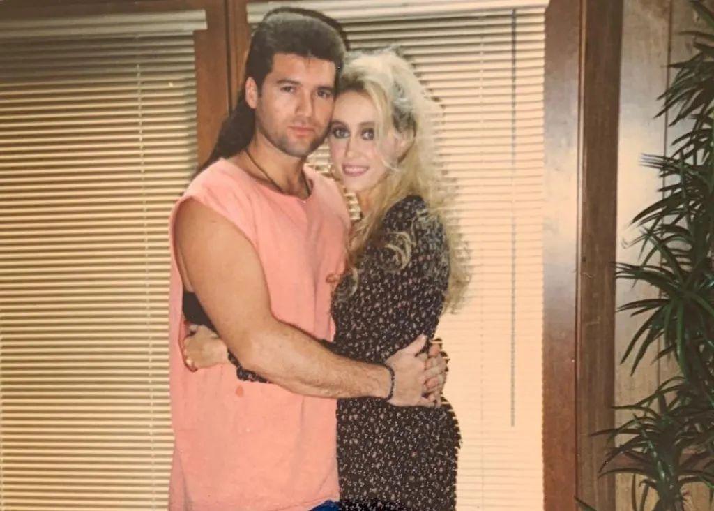 一手打造巨星女儿，母女处成闺蜜，56岁的她太会当妈了！