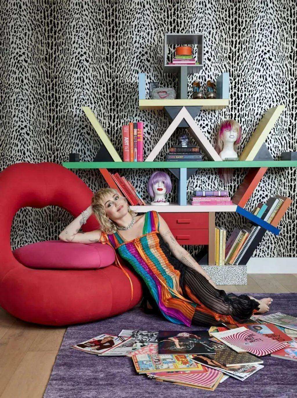 一手打造巨星女儿，母女处成闺蜜，56岁的她太会当妈了！