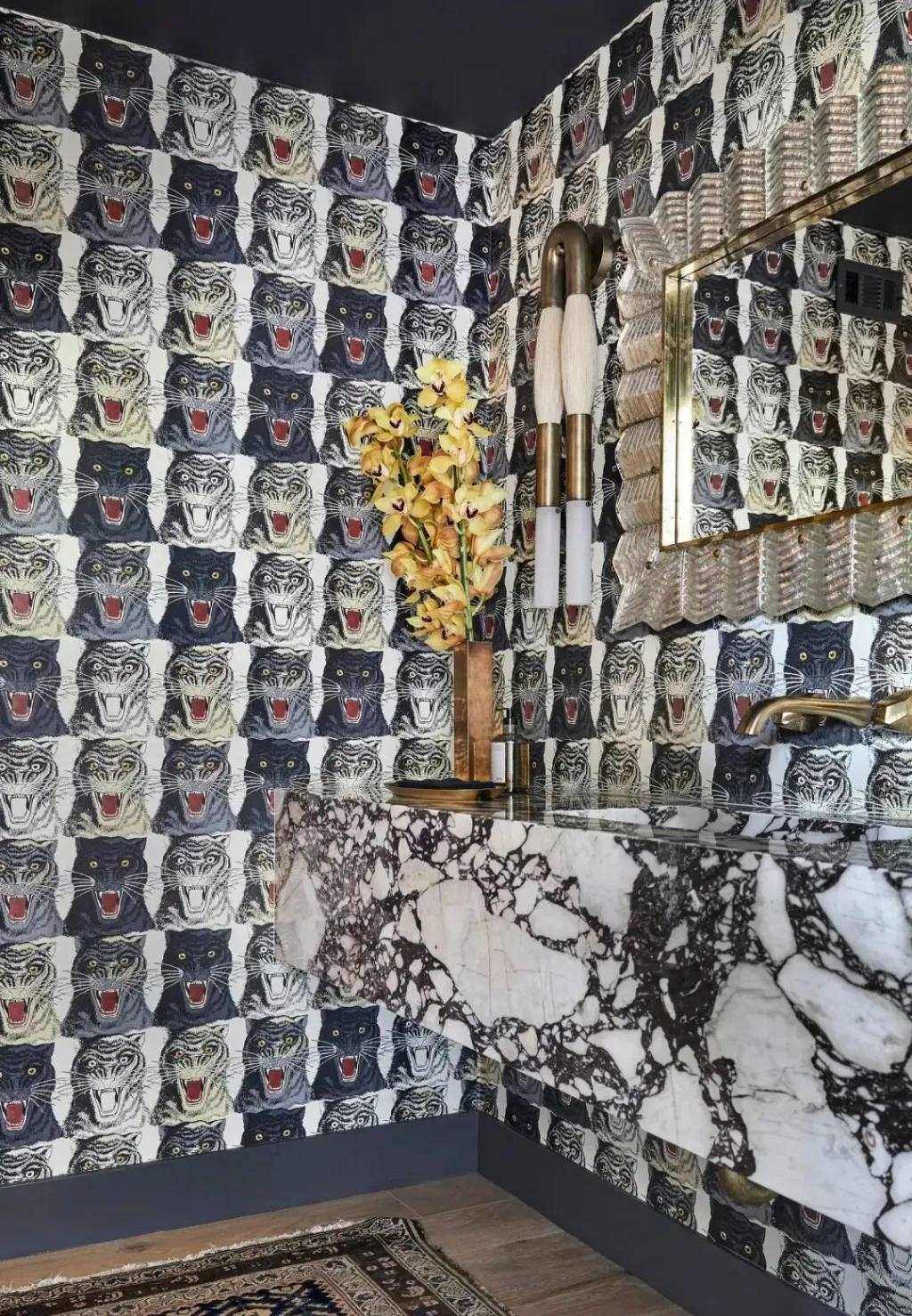 一手打造巨星女儿，母女处成闺蜜，56岁的她太会当妈了！