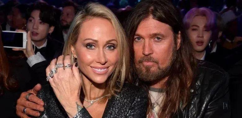 一手打造巨星女儿，母女处成闺蜜，56岁的她太会当妈了！