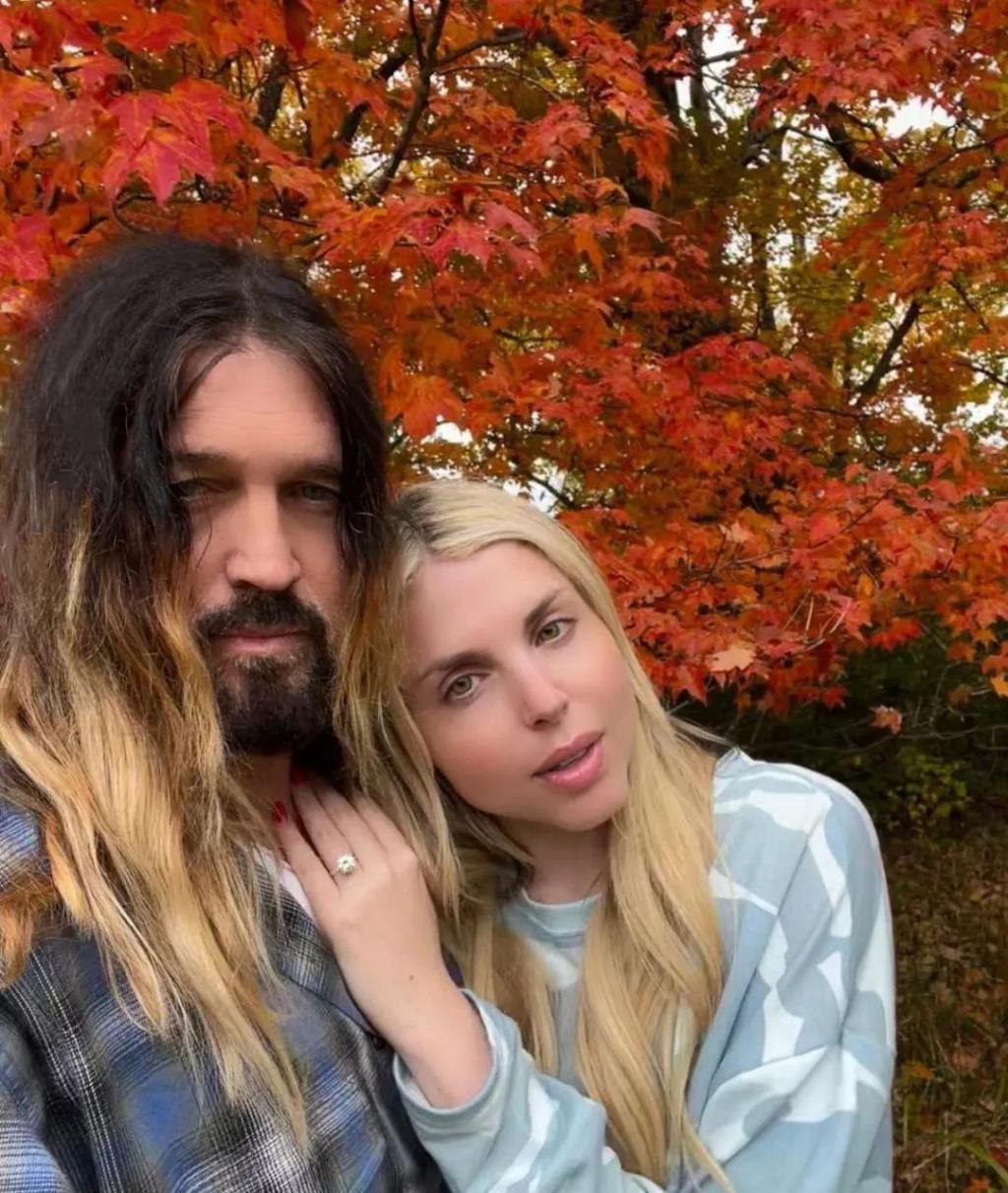 一手打造巨星女儿，母女处成闺蜜，56岁的她太会当妈了！