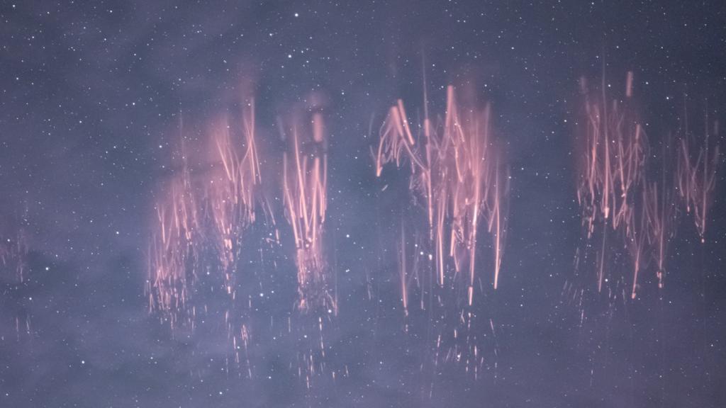 持续时间不到 1 秒，天文学家拍到罕见“精灵闪电”