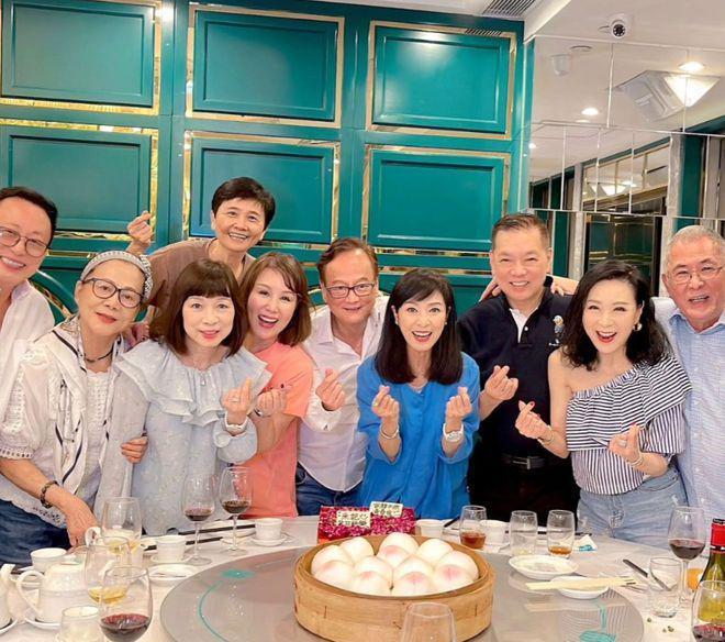 米雪庆祝68岁生日，容颜不老依旧美丽，如今仍单身一人