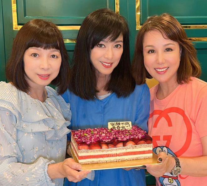 米雪庆祝68岁生日，容颜不老依旧美丽，如今仍单身一人