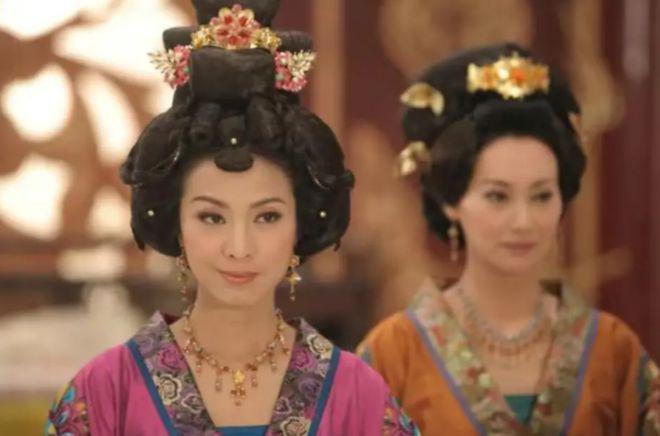 米雪庆祝68岁生日，容颜不老依旧美丽，如今仍单身一人