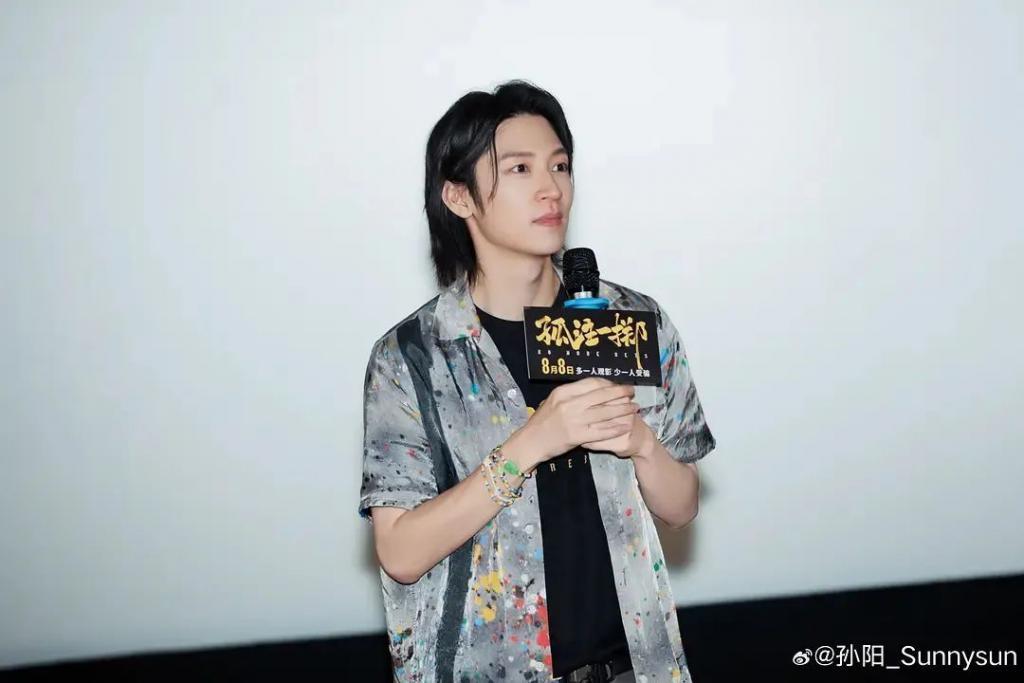靠哭上热搜,是真性情还是炒作?