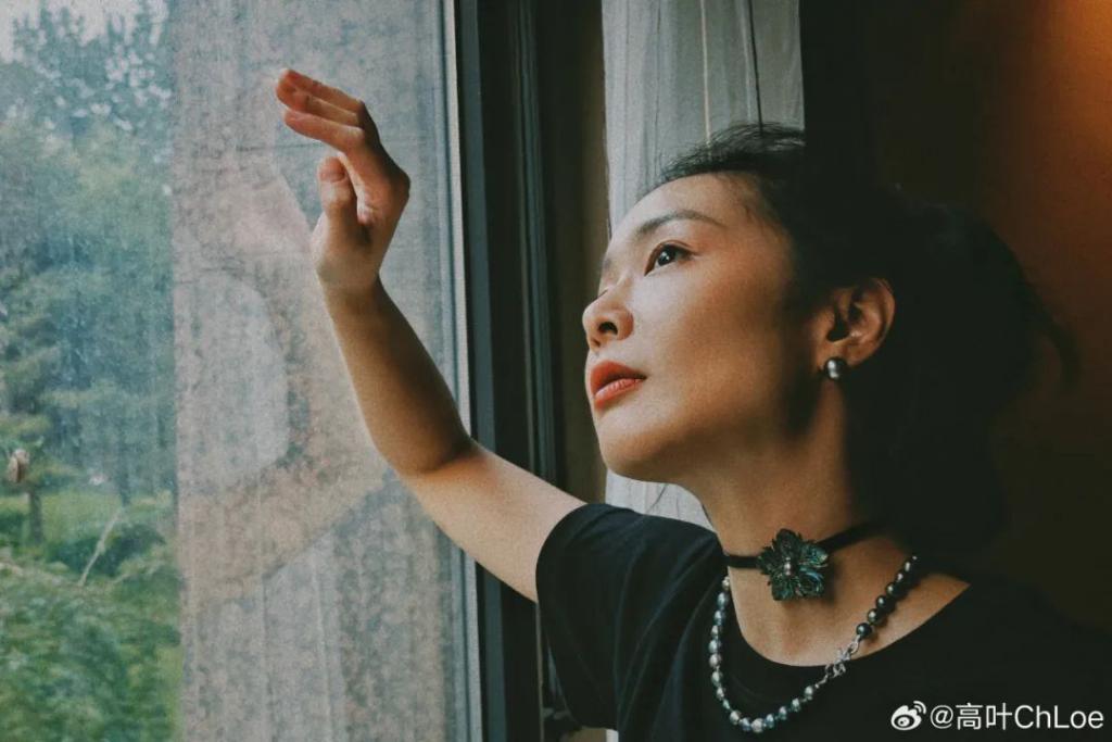 靠哭上热搜,是真性情还是炒作?