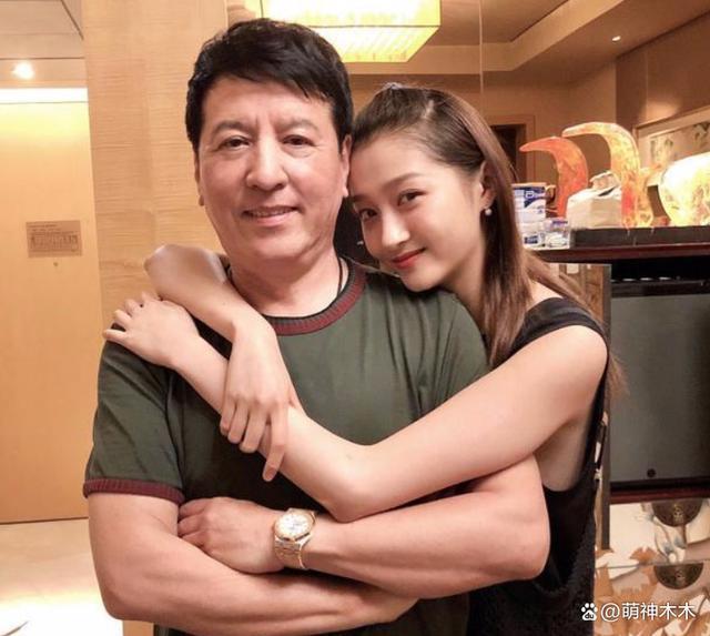 关晓彤奶茶案再曝新进展！加盟商催促关少曾还钱，呼吁查税