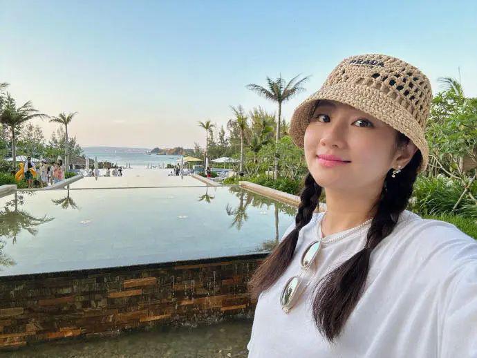 任家萱官宣生子，自曝因烧伤孕期水肿厉害