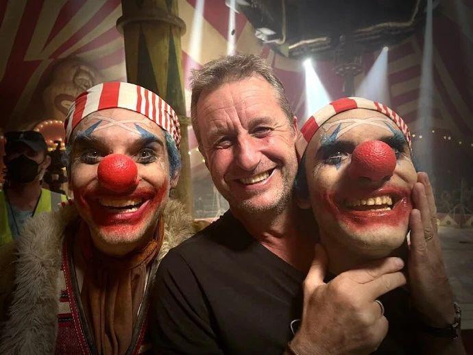 全体起立！顶流神剧，终于来了！