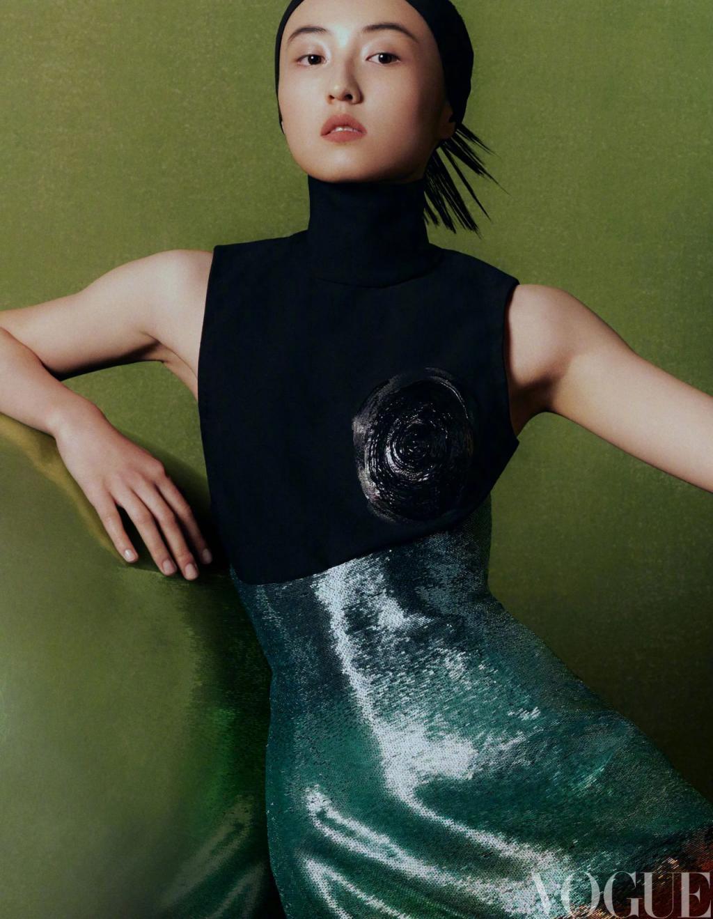 张子枫穿8套高定礼服拍大片却被嘲难看，时尚杂志怎么老坑明星？