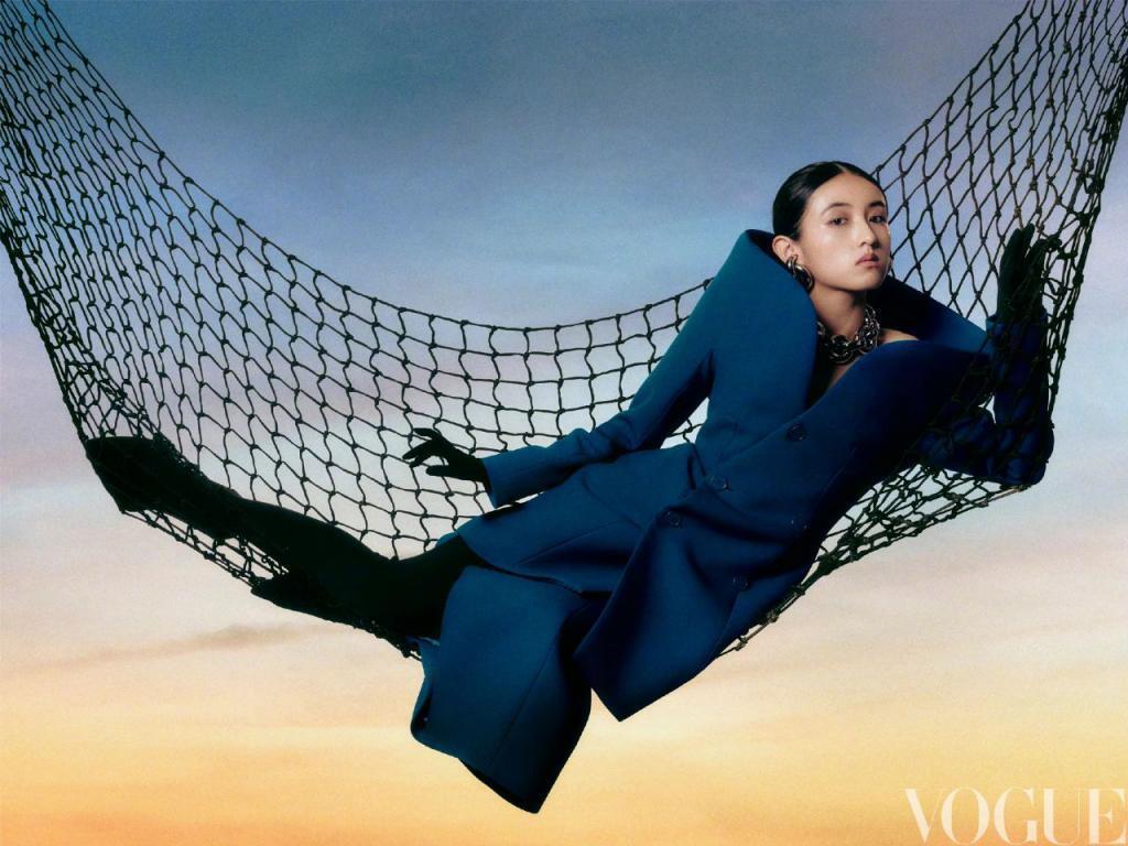 张子枫穿8套高定礼服拍大片却被嘲难看，时尚杂志怎么老坑明星？