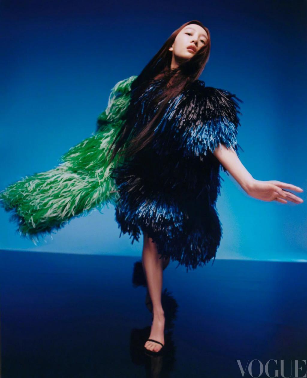 张子枫穿8套高定礼服拍大片却被嘲难看，时尚杂志怎么老坑明星？