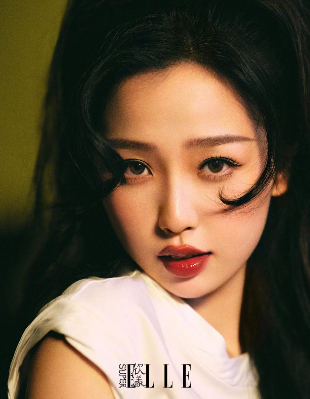 张子枫穿8套高定礼服拍大片却被嘲难看，时尚杂志怎么老坑明星？