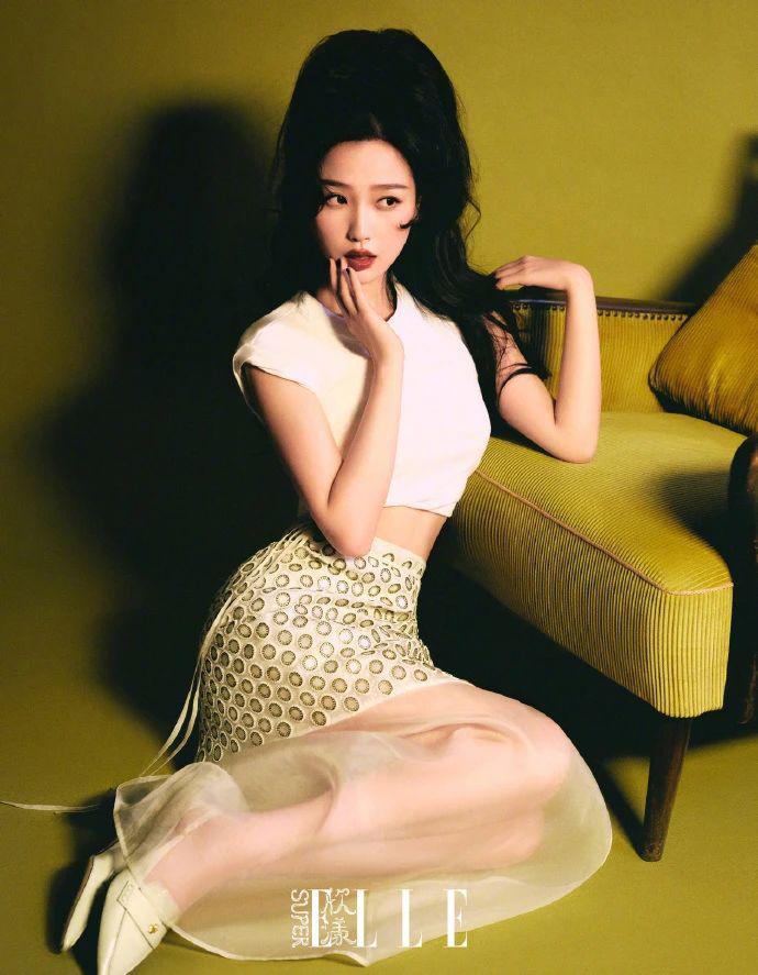 张子枫穿8套高定礼服拍大片却被嘲难看，时尚杂志怎么老坑明星？