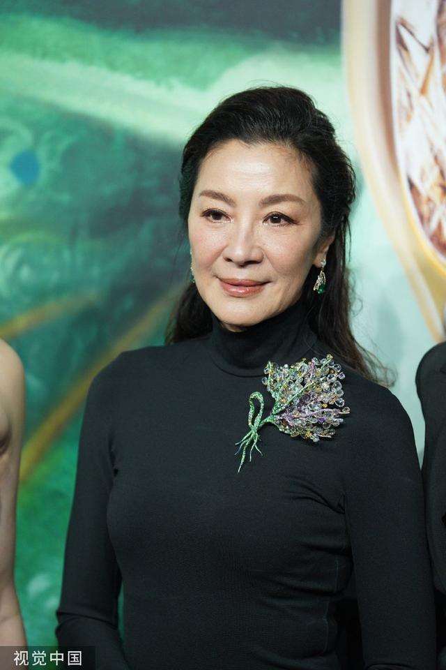 女神同框！倪妮深V礼服配珠宝 杨紫琼曾黎优雅大气