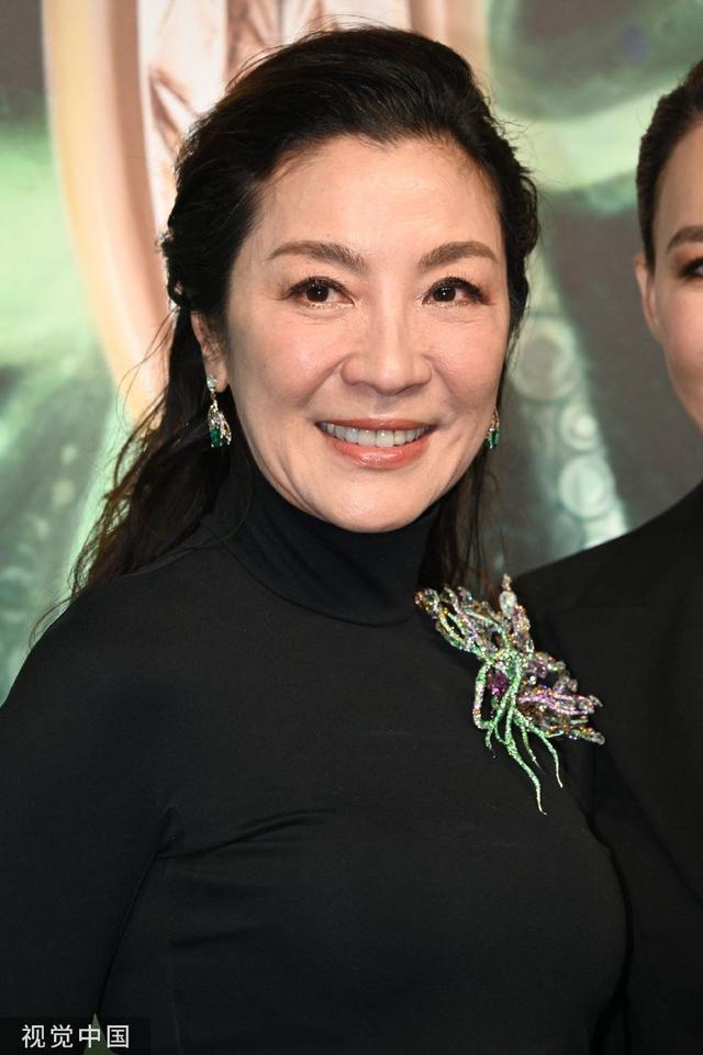 女神同框！倪妮深V礼服配珠宝 杨紫琼曾黎优雅大气