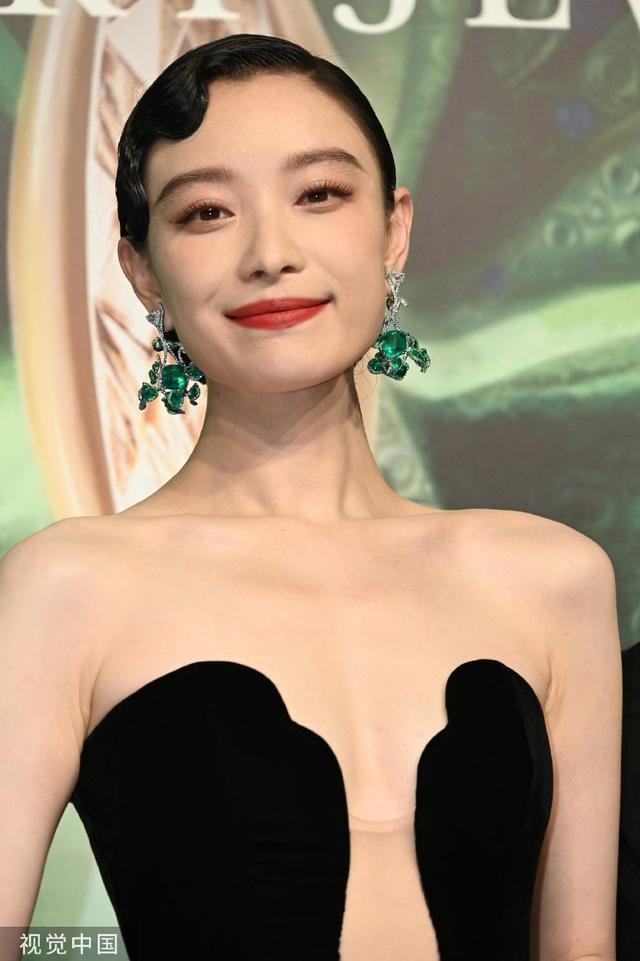 女神同框！倪妮深V礼服配珠宝 杨紫琼曾黎优雅大气