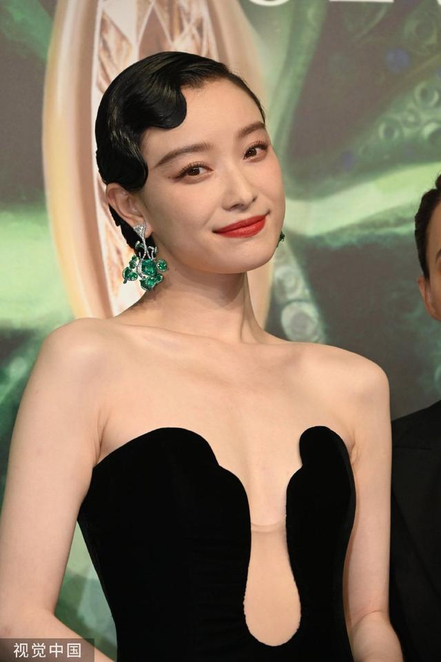 女神同框！倪妮深V礼服配珠宝 杨紫琼曾黎优雅大气