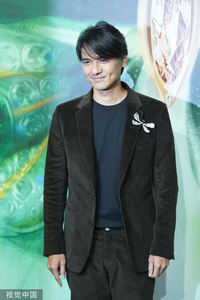 女神同框！倪妮深V礼服配珠宝 杨紫琼曾黎优雅大气