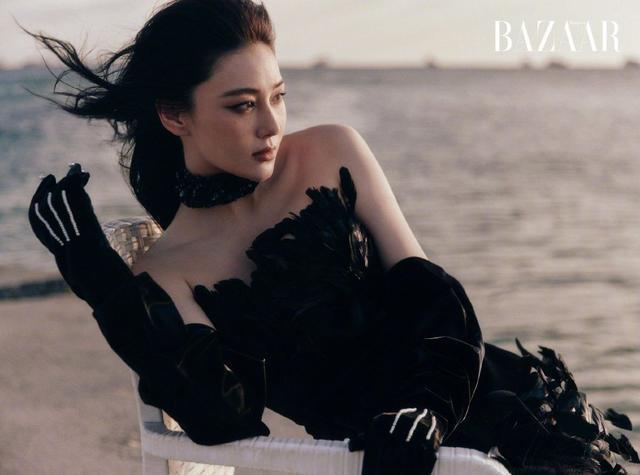 张馨予穿透视装性感奔放 海边踱步大秀白嫩双腿